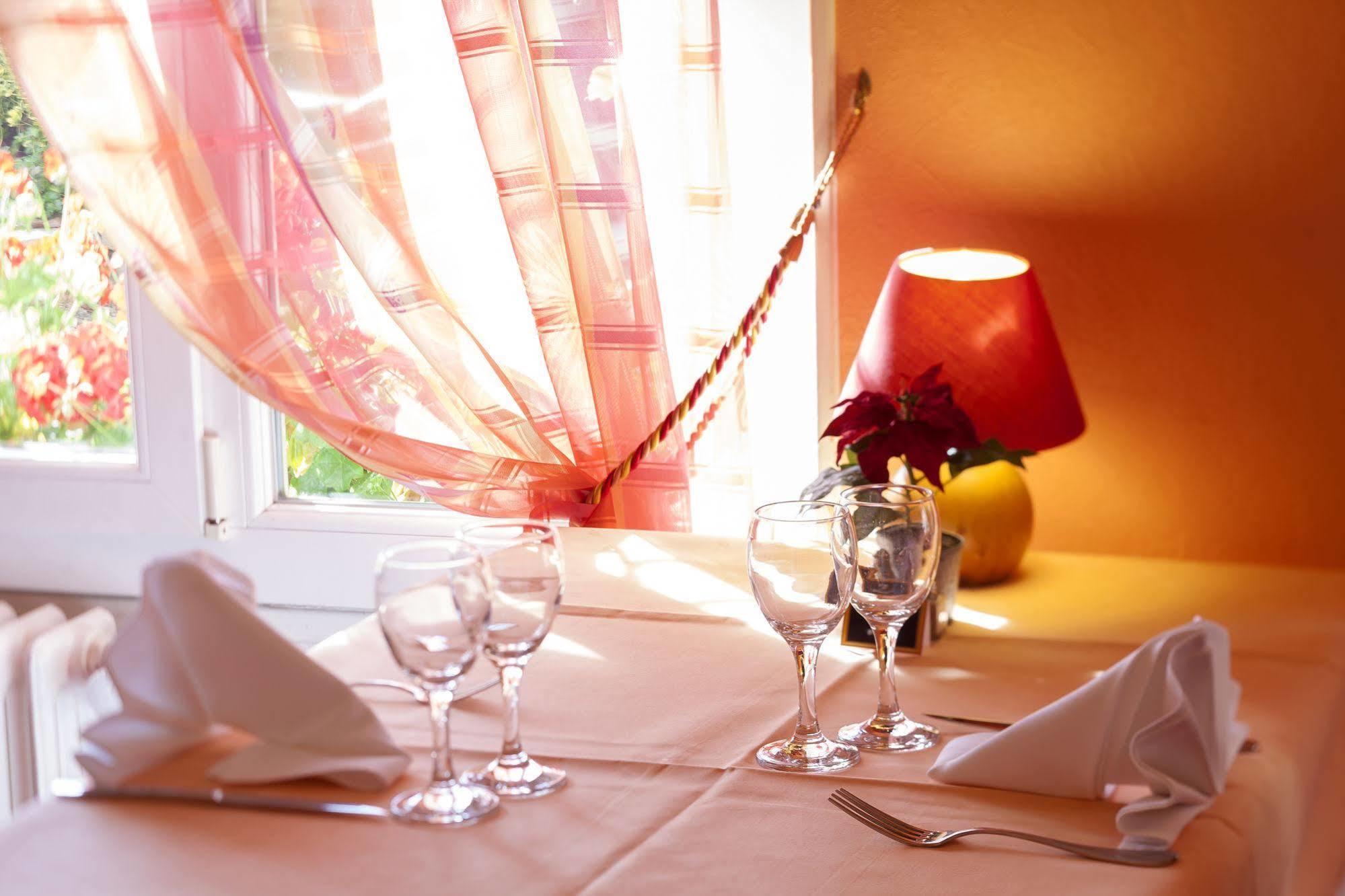ויירזון Le Chalet De La Foret Hotel 3 Etoiles Et Restaurant מראה חיצוני תמונה